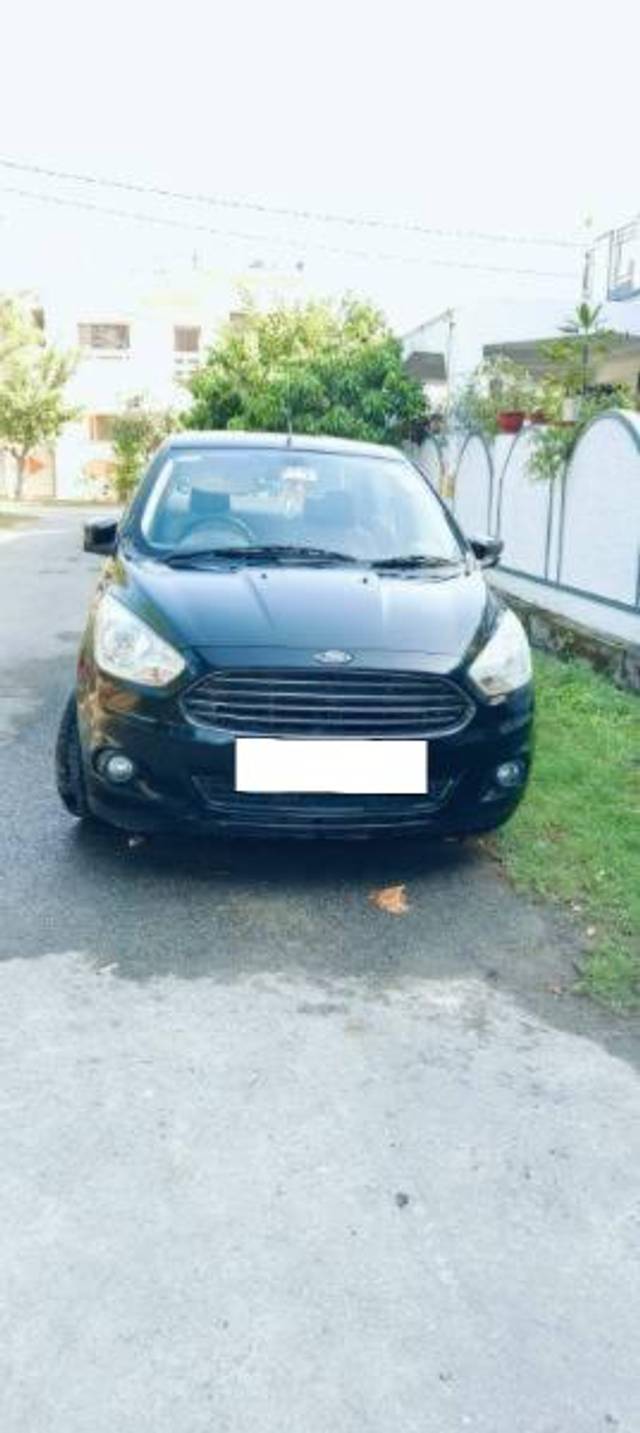 https://images10.gaadi.com/usedcar_image/4276115/original/processed_dde30f7c-dc08-4136-9786-c464cedafff0.jpg?imwidth=6402