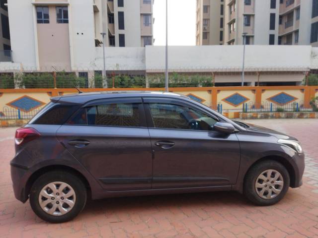 https://images10.gaadi.com/usedcar_image/4276191/original/processed_ca9ee79aa1f8141685480f97318d70b8.jpg?imwidth=6401