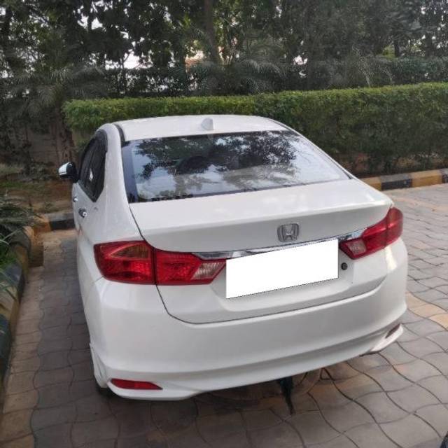 https://images10.gaadi.com/usedcar_image/4276209/original/processed_2378479e-f812-4315-91f5-54a8df7964f0.jpg?imwidth=6401