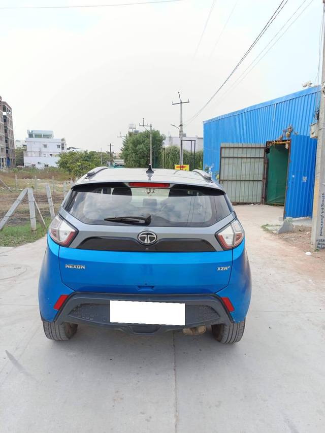 https://images10.gaadi.com/usedcar_image/4276276/original/processed_efb374086df3510b8913ae5f22830657.jpg?imwidth=6402