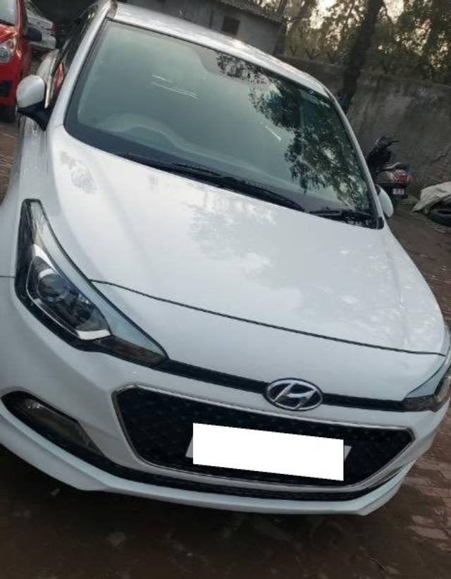 https://images10.gaadi.com/usedcar_image/4276480/original/processed_7faf793c-50c6-48fb-a00c-66fb4d44e194.jpeg?imwidth=6400