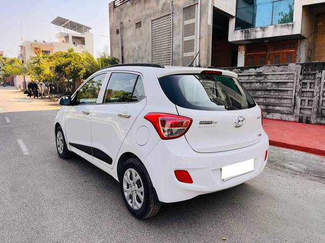 https://images10.gaadi.com/usedcar_image/4276597/original/processed_2cb6ab4afb84e70a42d4b91e00aaa0f5.jpeg?imwidth=6402