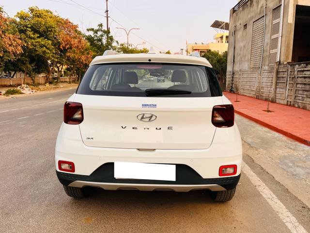 https://images10.gaadi.com/usedcar_image/4276602/original/processed_8696a47d4116a0804d210f5b7d372d3d.jpeg?imwidth=6401