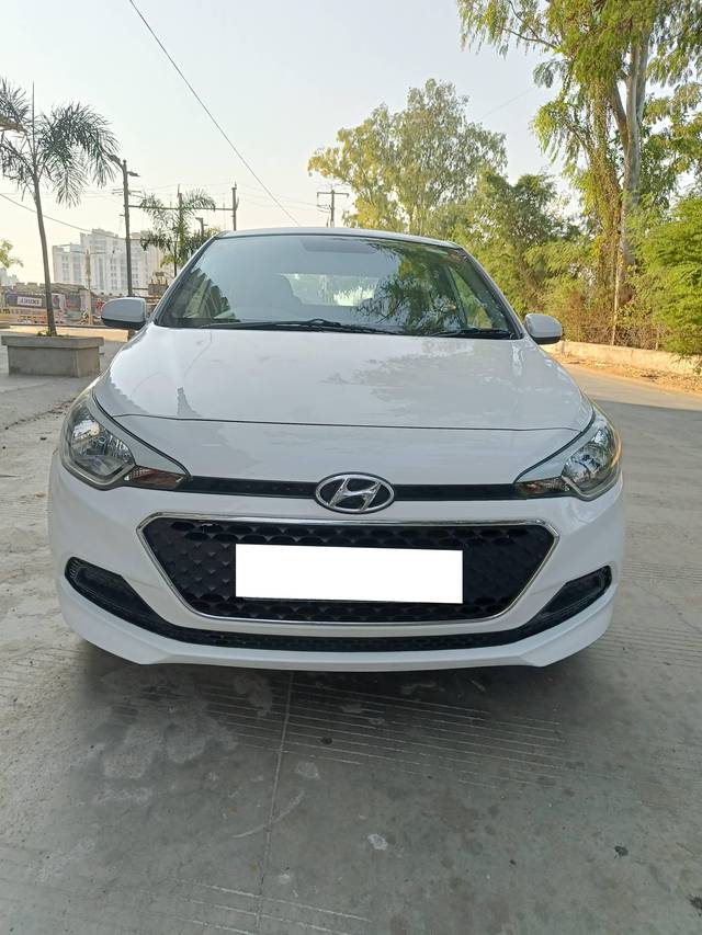 https://images10.gaadi.com/usedcar_image/4276612/original/processed_2a2b029f1a391554107986a21faebee9.jpg?imwidth=6402