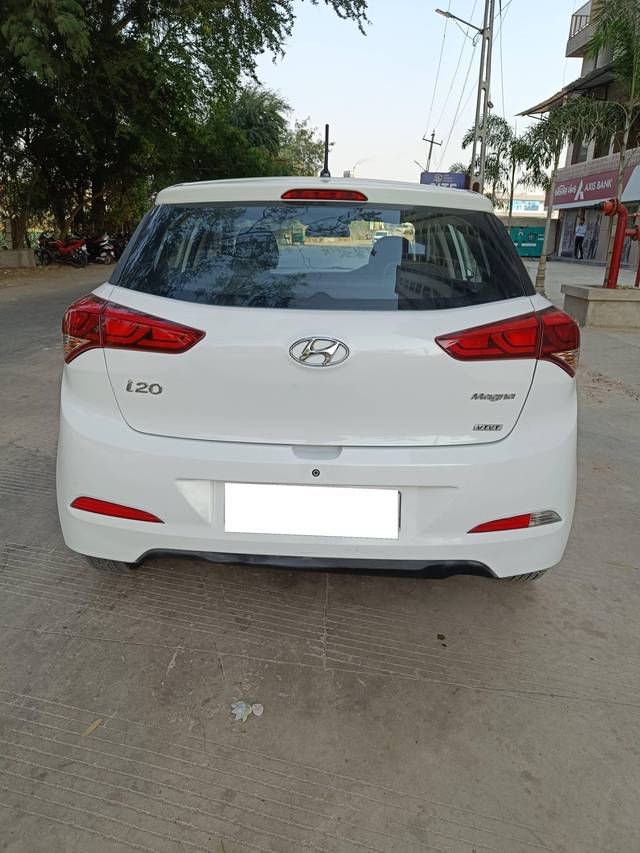 https://images10.gaadi.com/usedcar_image/4276612/original/processed_4cfcaad43797f5ae58abab8b7448c518.jpg?imwidth=6401