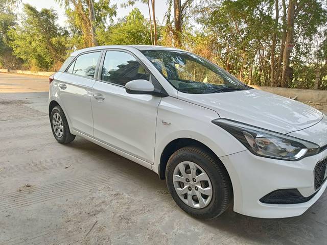 https://images10.gaadi.com/usedcar_image/4276612/original/processed_5ee8be26a04328a71aaab1b78449ecc6.jpg?imwidth=6400