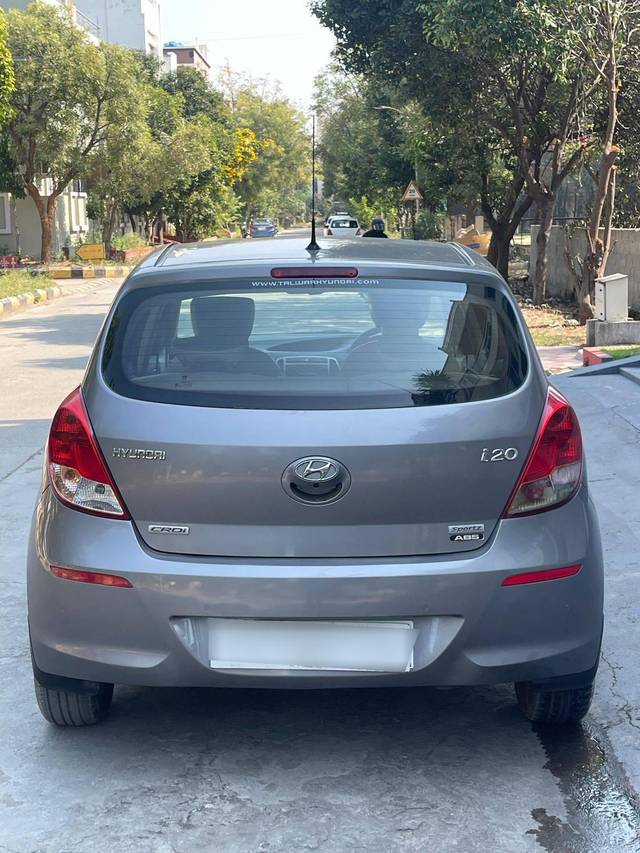 https://images10.gaadi.com/usedcar_image/4276966/original/processed_05ed132d40fc339827e85d9c2126a979.jpg?imwidth=6402