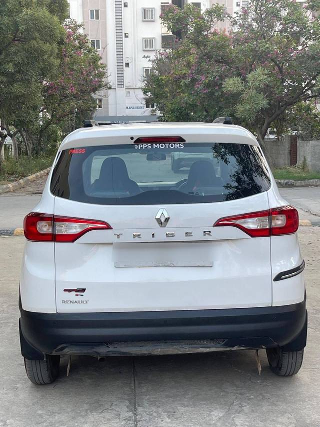 https://images10.gaadi.com/usedcar_image/4276979/original/processed_cd741f5cca0b985d5330baa887b40611.jpg?imwidth=6402