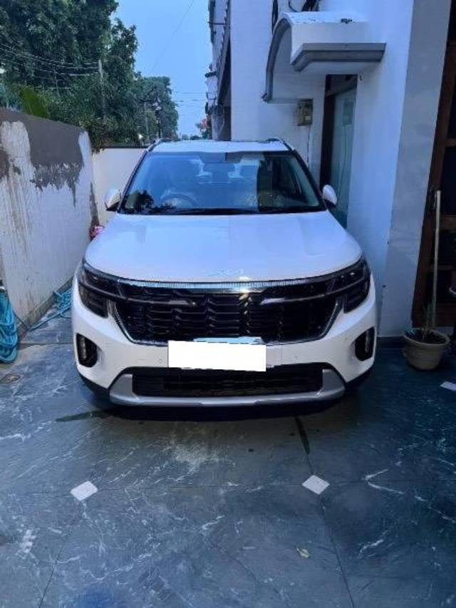 https://images10.gaadi.com/usedcar_image/4276981/original/processed_f38159a6-d90c-46b3-9c60-dee9e3cd8d35.jpeg?imwidth=6401