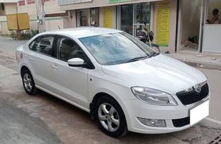 Skoda Rapid 2011-2014 Skoda Rapid 1.6 MPI Elegance