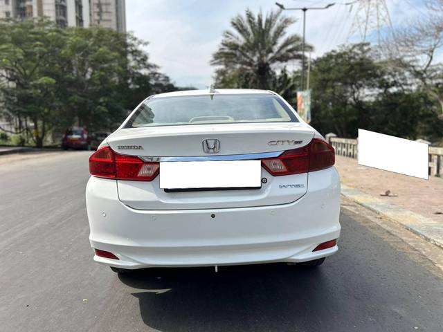 https://images10.gaadi.com/usedcar_image/4277038/original/processed_7fad71ad49f21902f8cb39da4474c509.jpg?imwidth=6402