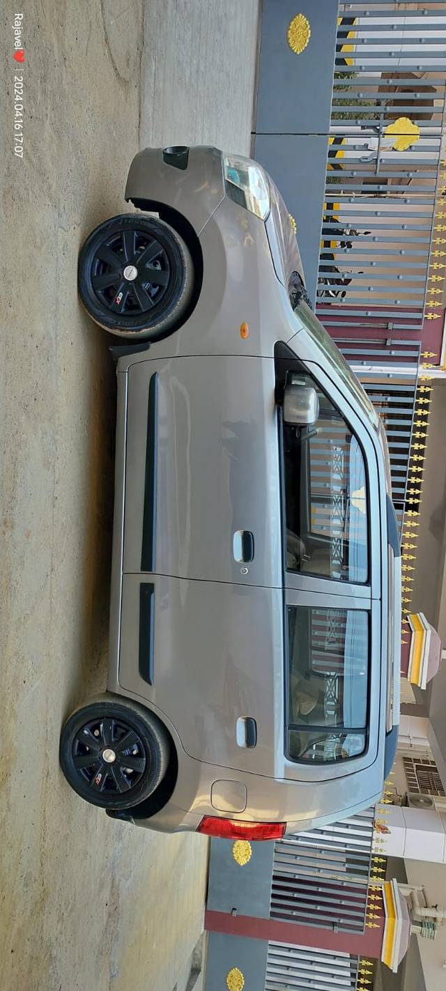 https://images10.gaadi.com/usedcar_image/4277076/original/9b39b80b0d0d76d7aa29f6b54f6d0312.jpg?imwidth=6402