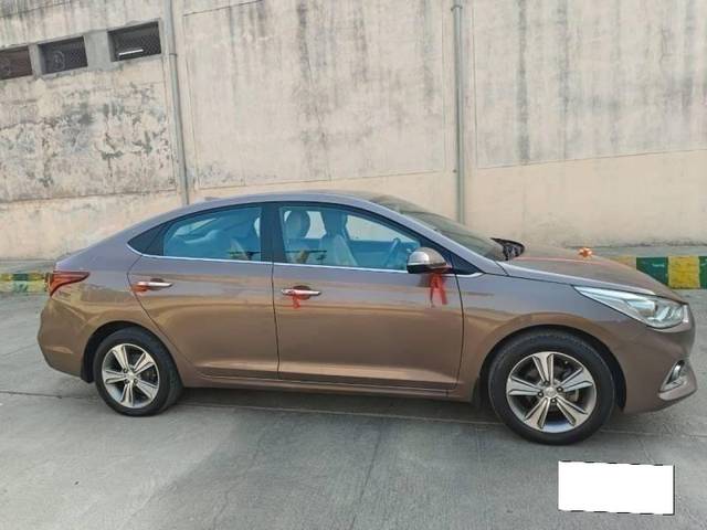 https://images10.gaadi.com/usedcar_image/4277102/original/processed_27d2901fd811374baf3f6bf21f0865f5.jpg?imwidth=6401