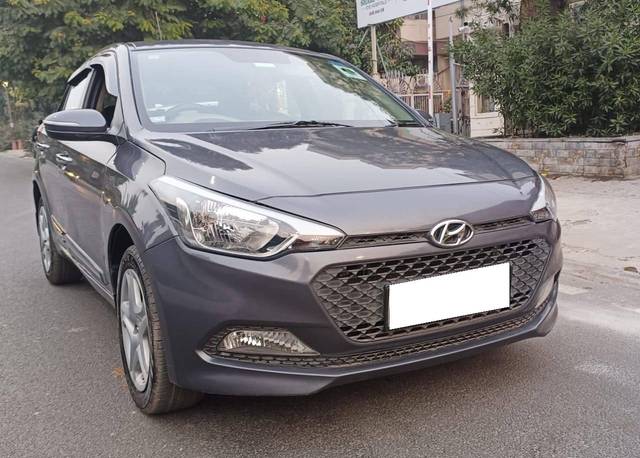 https://images10.gaadi.com/usedcar_image/4277214/original/processed_be8817b6cbbbb3ee90a625a9524de8c8.jpg?imwidth=6400