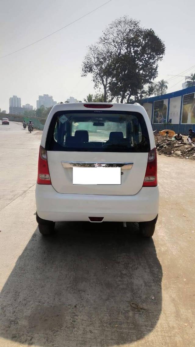 https://images10.gaadi.com/usedcar_image/4277304/original/processed_74c83f57478041223281675419ad8d5a.jpg?imwidth=6402