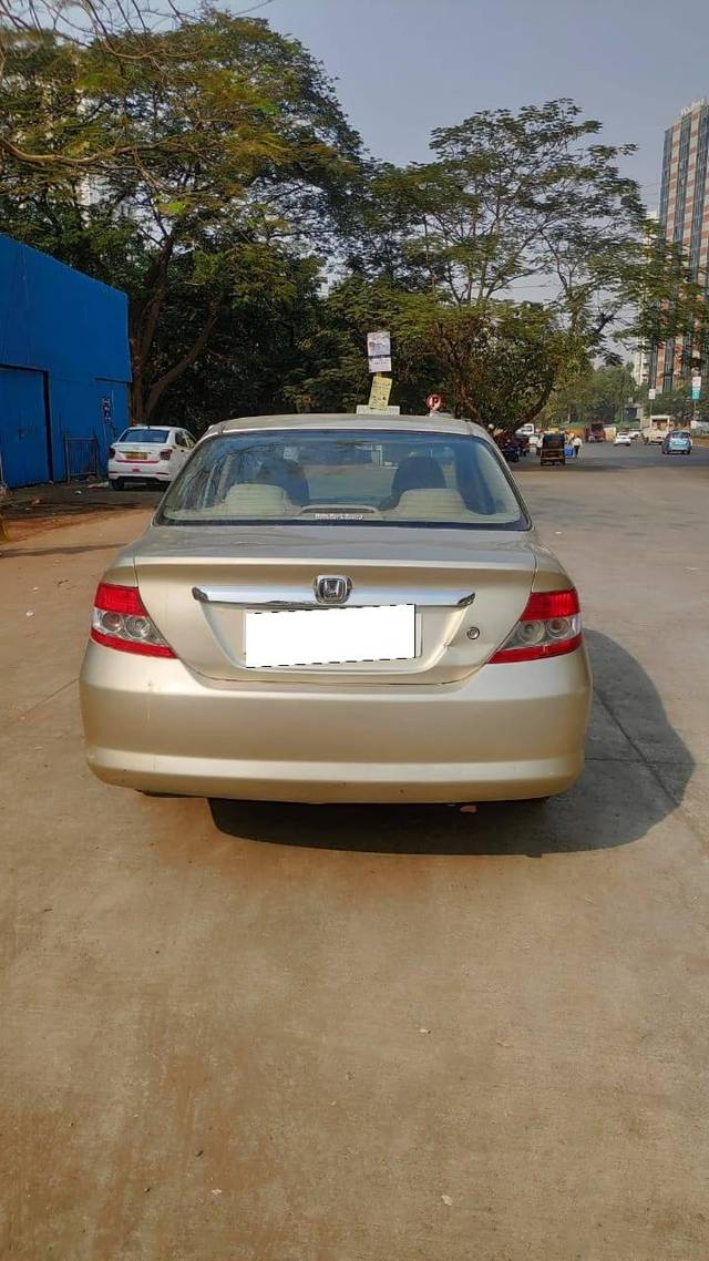 https://images10.gaadi.com/usedcar_image/4277315/original/processed_a1367a4bbd9f2e117860e36bb231482a.jpg?imwidth=6402