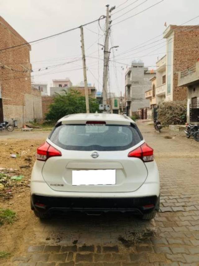 https://images10.gaadi.com/usedcar_image/4277363/original/processed_eef35c73-35be-450d-bce3-83c4933a7376.jpg?imwidth=6402