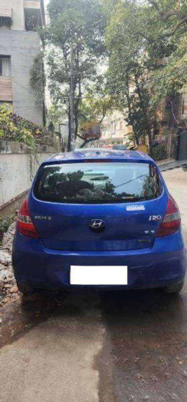 https://images10.gaadi.com/usedcar_image/4277364/original/e71396fc0647264a5f1214dc8d0b9dbd.jpg?imwidth=6401