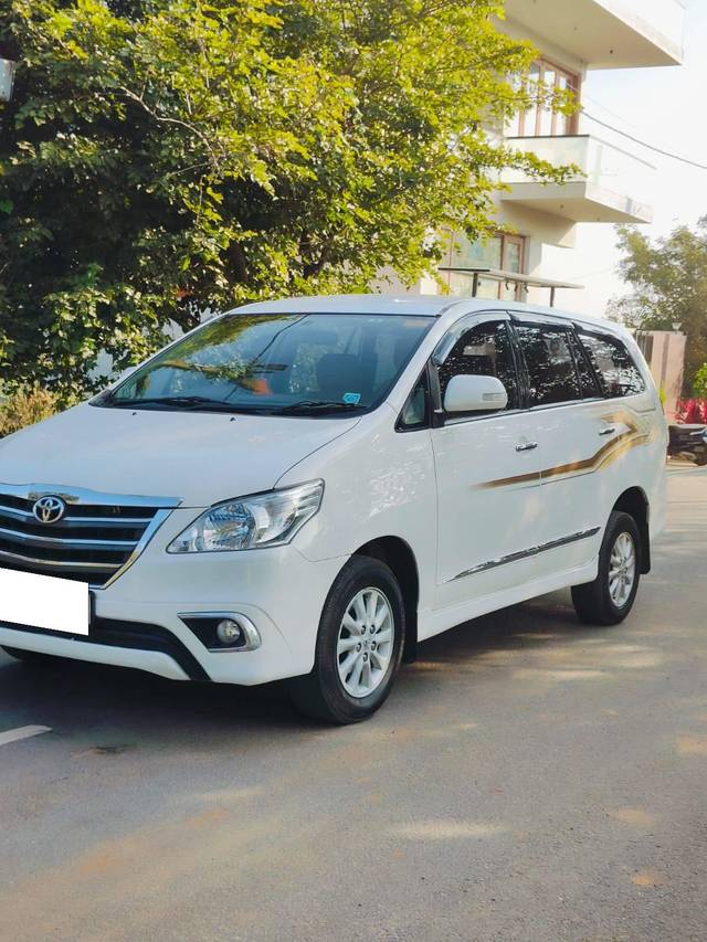 https://images10.gaadi.com/usedcar_image/4277377/original/processed_7ef39cc9d5fd1b547a69e0121538a7b4.jpg?imwidth=6402