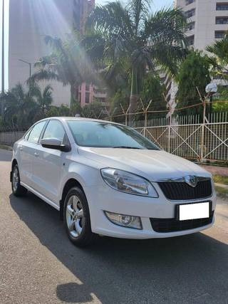 Skoda Rapid 2011-2014 Skoda Rapid 1.6 MPI Active