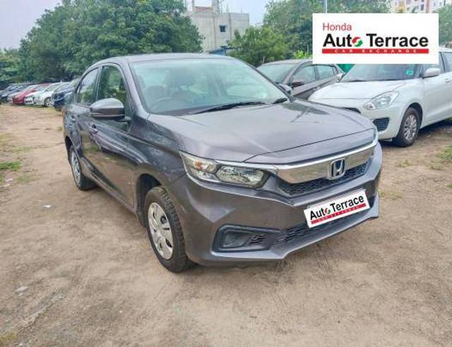 https://images10.gaadi.com/usedcar_image/4277496/original/3c837b47f065b723b7274665c4245612.jpeg?imwidth=6400