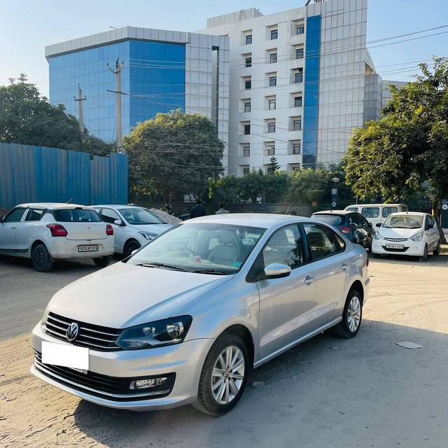 https://images10.gaadi.com/usedcar_image/4277512/original/processed_148fe0dc85720a82821d63d66ce25919.jpg?imwidth=6402