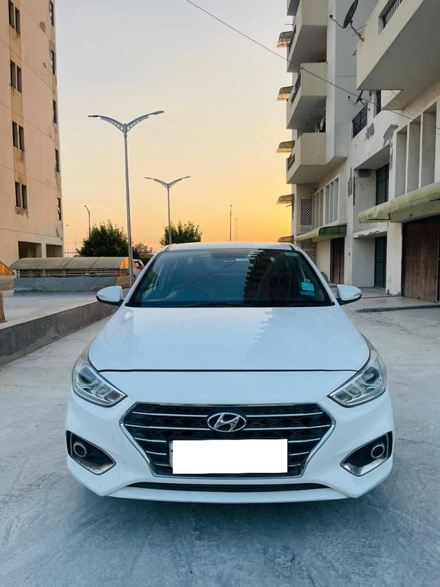 https://images10.gaadi.com/usedcar_image/4277582/original/processed_230fa3755c8266aab2a091e09a975c30.jpg?imwidth=6402