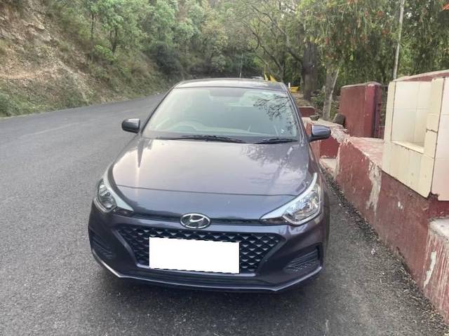 https://images10.gaadi.com/usedcar_image/4277617/original/processed_62678397-795f-4b81-b136-92bfc485f4da.jpeg?imwidth=6401