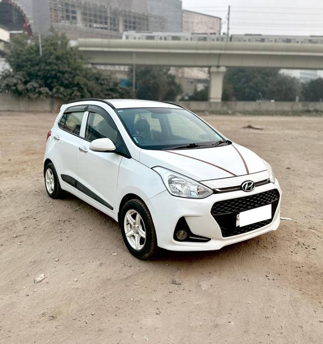 https://images10.gaadi.com/usedcar_image/4277649/original/processed_fb821d9255fecf7530b671caece073f6.jpg?imwidth=6400