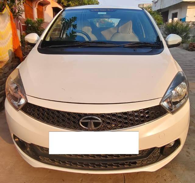 https://images10.gaadi.com/usedcar_image/4277678/original/processed_fd364759-9979-4bdb-8af6-aba23cca1ce6.jpg?imwidth=6400