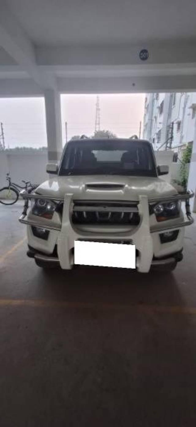 https://images10.gaadi.com/usedcar_image/4277704/original/processed_3c6efb90-1841-49bc-913f-cfa73e91cf53.jpg?imwidth=6400