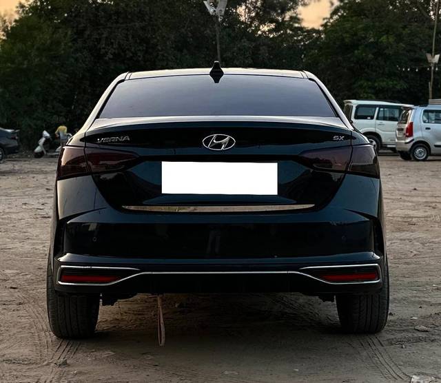 https://images10.gaadi.com/usedcar_image/4277719/original/processed_7142a4956daa9ae545f8147b06ae330c.jpg?imwidth=6402