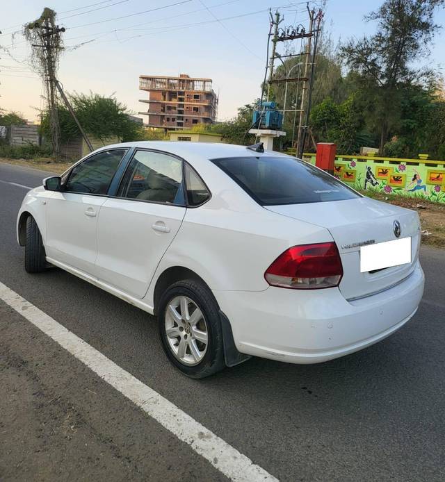 https://images10.gaadi.com/usedcar_image/4277764/original/processed_00fe10847424ea30c3c7af96a2188660.jpg?imwidth=6402