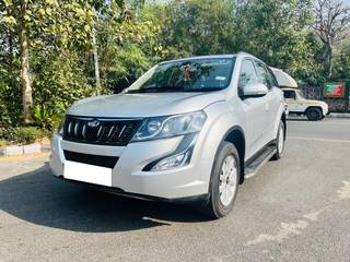 Mahindra XUV500 Mahindra XUV500 R W10 FWD