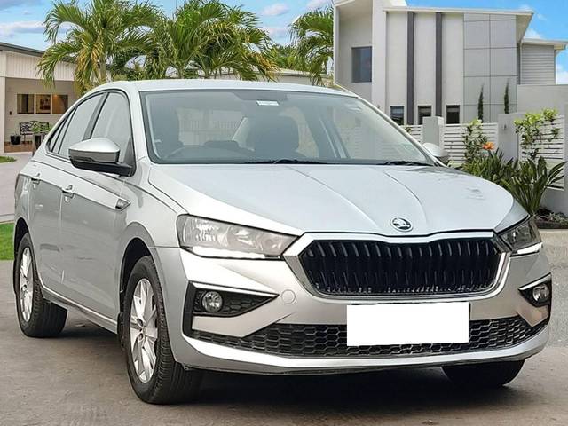 https://images10.gaadi.com/usedcar_image/4277844/original/processed_c75e74ac67bd36389d55c43896e830f5.jpg?imwidth=6400