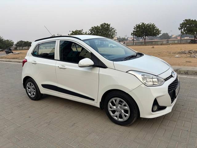 https://images10.gaadi.com/usedcar_image/4277894/original/64fd9a0ec41974f61ad6e7b384471401.jpg?imwidth=6400