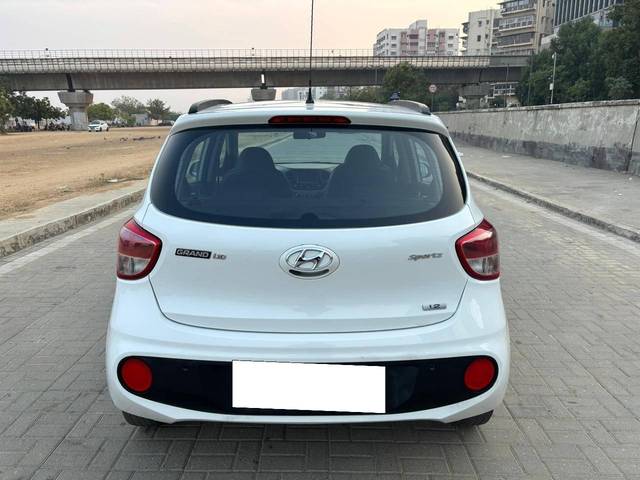 https://images10.gaadi.com/usedcar_image/4277894/original/processed_1d35c585cedad94c9993602513008b3c.jpg?imwidth=6402