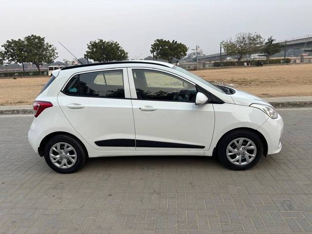 https://images10.gaadi.com/usedcar_image/4277894/original/processed_6af63d8920a359e4cd352b0c18cac845.jpg?imwidth=6401