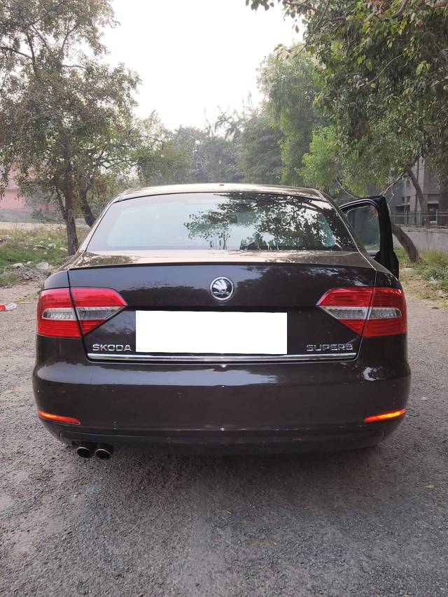 https://images10.gaadi.com/usedcar_image/4277951/original/processed_4542564137c5b03021ed2168263cc061.jpg?imwidth=6401