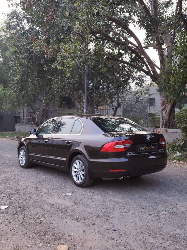 https://images10.gaadi.com/usedcar_image/4277951/original/processed_b5ccf8a31b5fac8f333b0a8fccc335e2.jpg?imwidth=6402