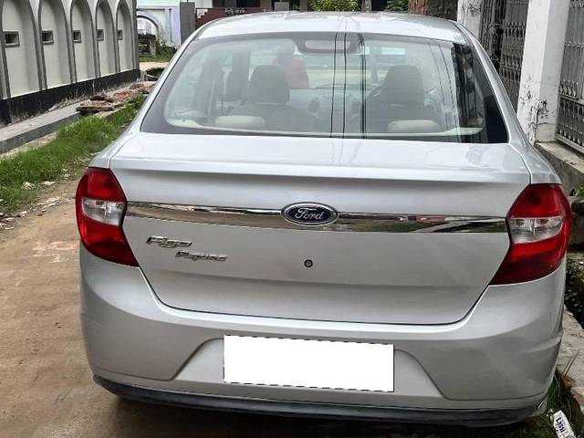 https://images10.gaadi.com/usedcar_image/4278181/original/processed_3cf87294-5d1a-47c2-b9bd-75459d52bc21.jpeg?imwidth=6401