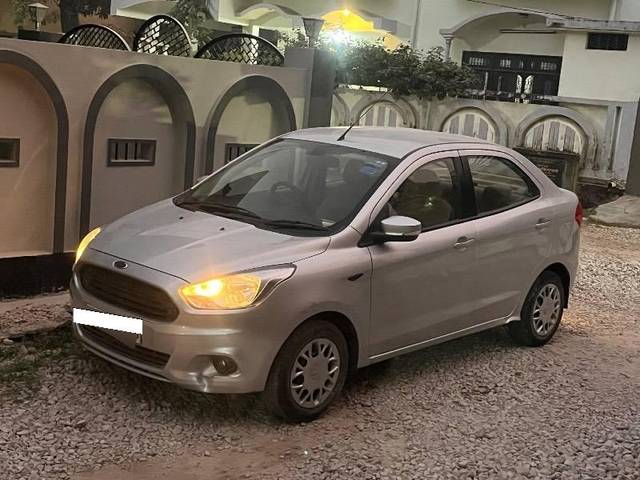 https://images10.gaadi.com/usedcar_image/4278181/original/processed_b6f77bff-6bab-4f32-8d6c-231d5b16739a.jpeg?imwidth=6400