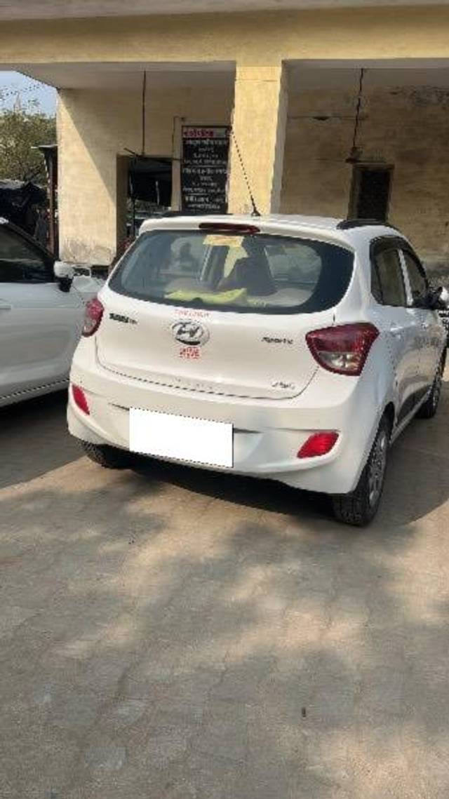 https://images10.gaadi.com/usedcar_image/4278189/original/processed_38b4e653-e0f2-4bf1-8276-f46d0e37057b.jpeg?imwidth=6401