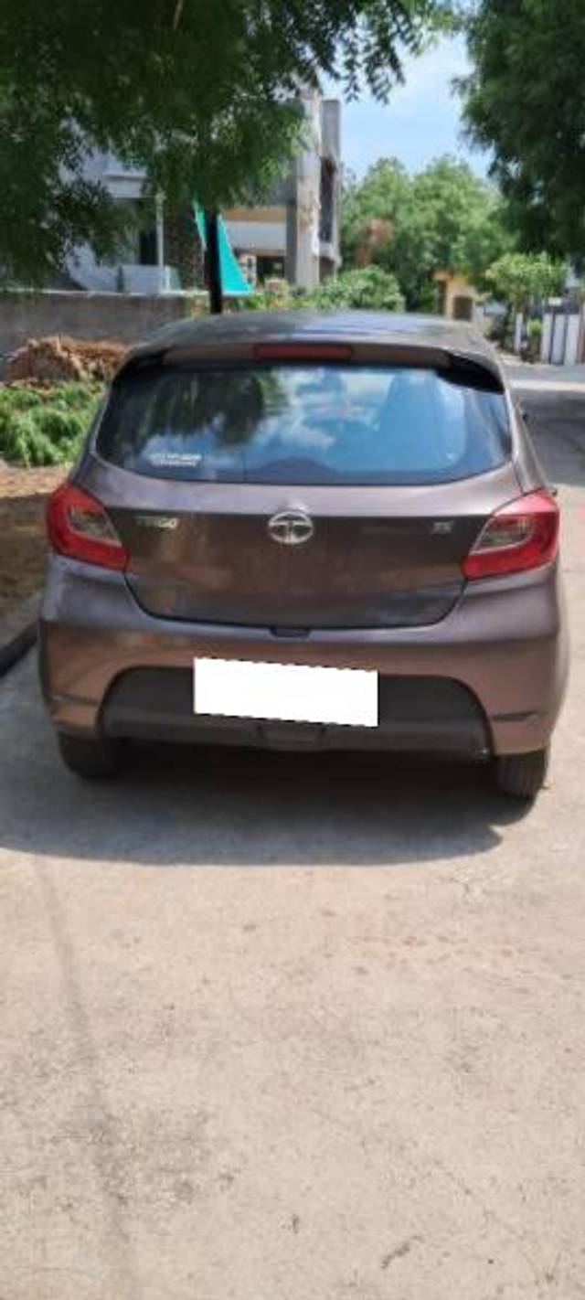 https://images10.gaadi.com/usedcar_image/4278211/original/processed_654d0421-7991-4ae3-8ed7-cbc54805e6d3.jpg?imwidth=6402