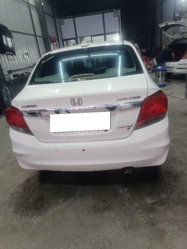 https://images10.gaadi.com/usedcar_image/4278425/original/processed_3843555d-6f43-4585-9e79-76be3d958708.jpg?imwidth=6401