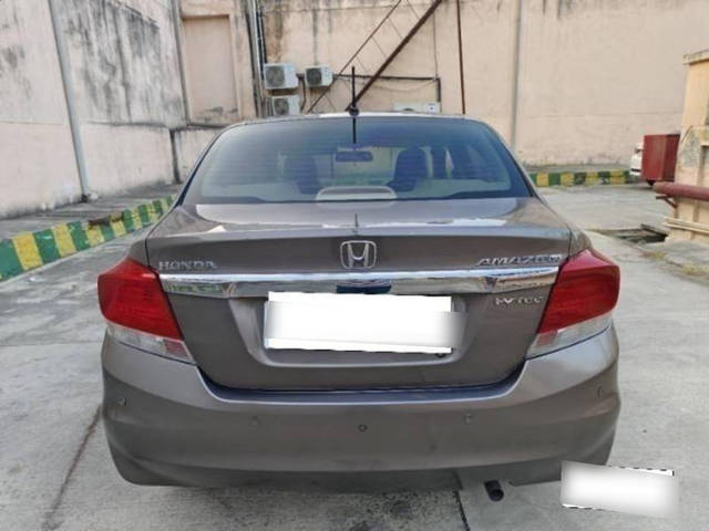 https://images10.gaadi.com/usedcar_image/4278618/original/processed_e2b28172c76deb1e36bf18df06a42a4f.png?imwidth=6402