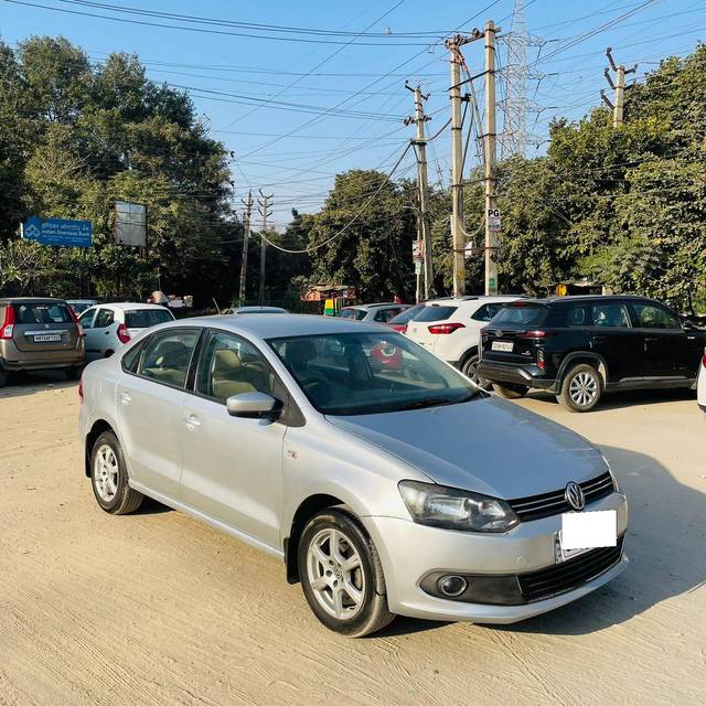 https://images10.gaadi.com/usedcar_image/4278648/original/processed_43533be3a98ca3fa006e7989b0378839.jpg?imwidth=6400