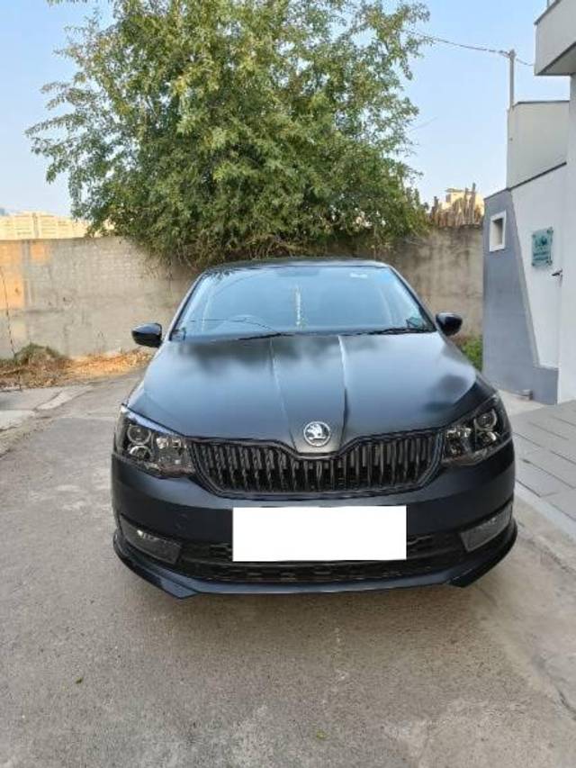 https://images10.gaadi.com/usedcar_image/4278691/original/processed_cd08c440-6fac-4f94-b948-1b7346551cbe.jpg?imwidth=6401