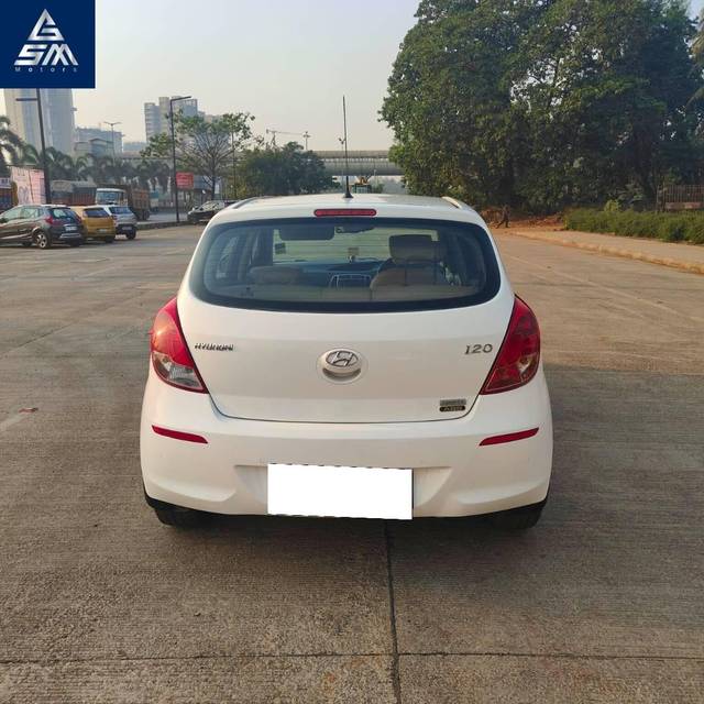 https://images10.gaadi.com/usedcar_image/4278719/original/processed_d0b8972b6340c1504dca7fc39a196cec.jpg?imwidth=6401