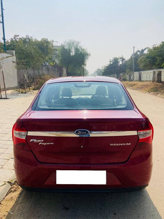 https://images10.gaadi.com/usedcar_image/4278725/original/processed_8e38682e3363a470858ac46f64e56638.jpg?imwidth=6402